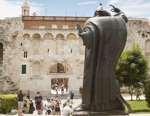Cosa vedere a Spalato: Statua Gregorio di Nona